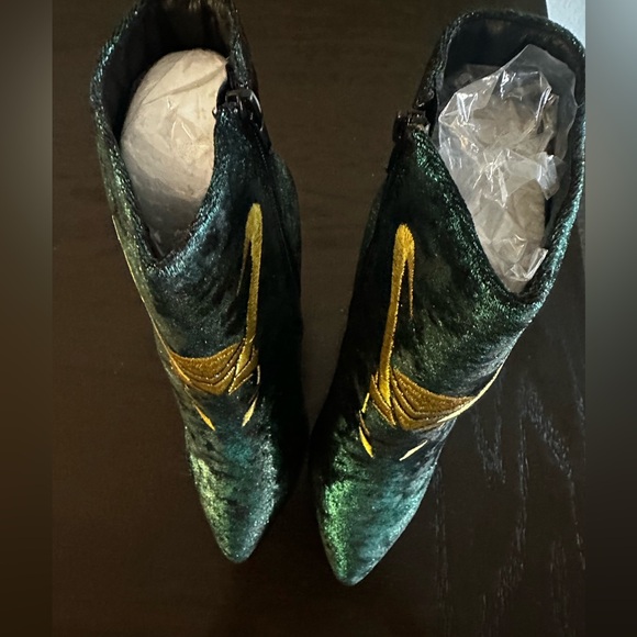 Marvel Her Universe “Loki” heel Bootie . Metallic Green & Gold Size 8 NEW - Picture 3 of 11